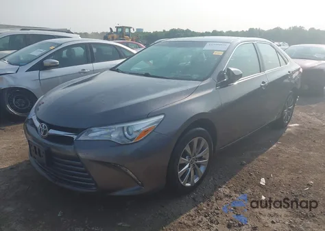 2015 Toyota Camry Le/Xle/Se/Xse z USA, uszkodzony, nr VIN 4T1BF1FK9FU909938